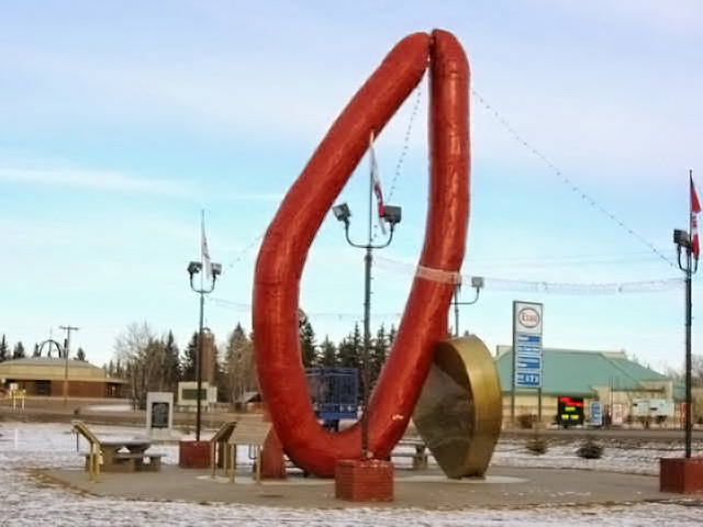 Памятник украинской колбасе. Мандеир, Канада